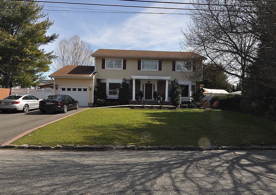 1st image of 20 Bay Dr