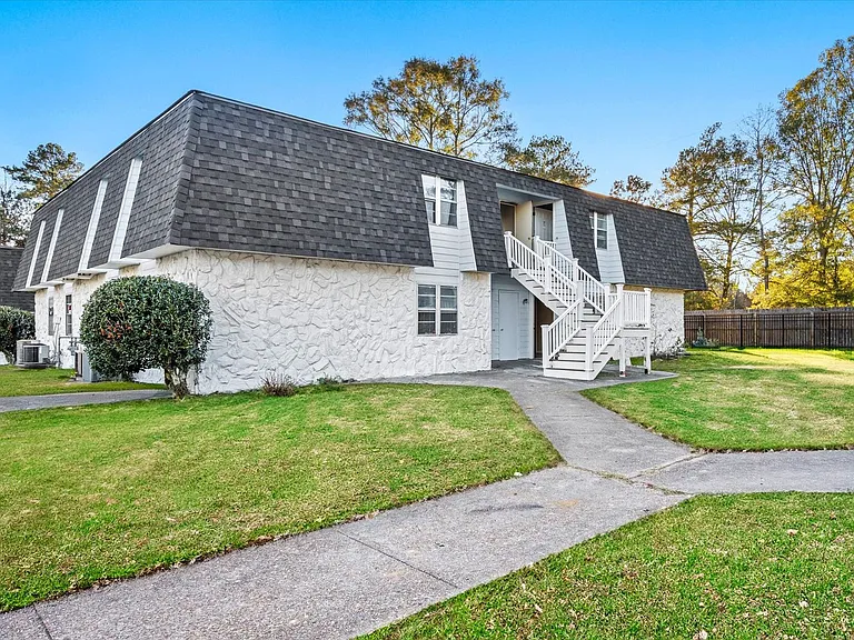 Main Street Villas — Photo 8