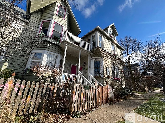 1st image of 385 Jersey St #2
