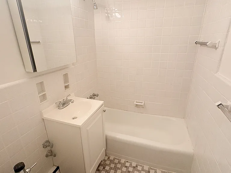 1380 York Ave #2B — Photo 4