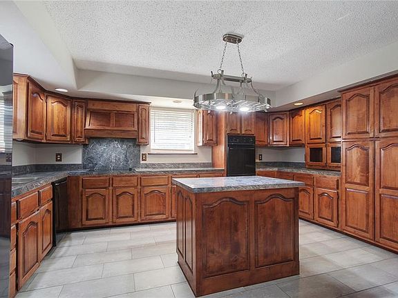 4th image of 10160 Reynolds Dr