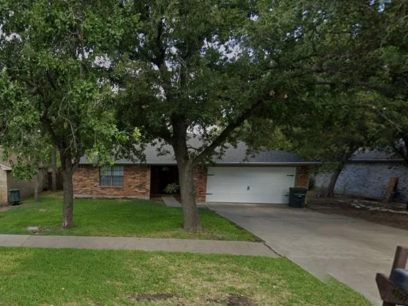 4207 Woodcrest Dr, Bryan, TX 77802