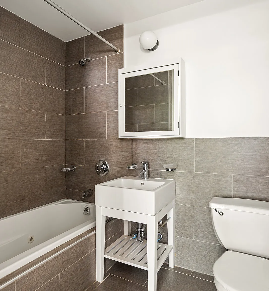 647 Washington Avenue — Photo 4