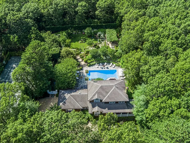 371 Sag Harbor Tpke — Photo 58
