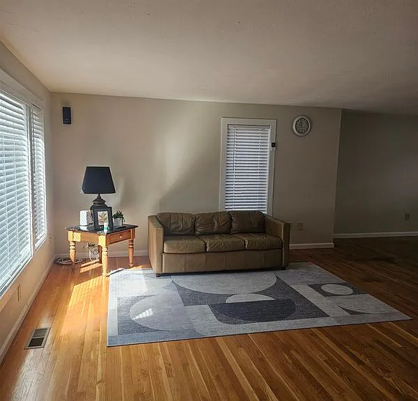 18 Landsdown Dr #18 — Photo 9