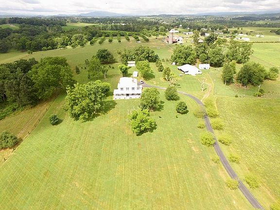 4th image of 261 Farm Fields Ln
