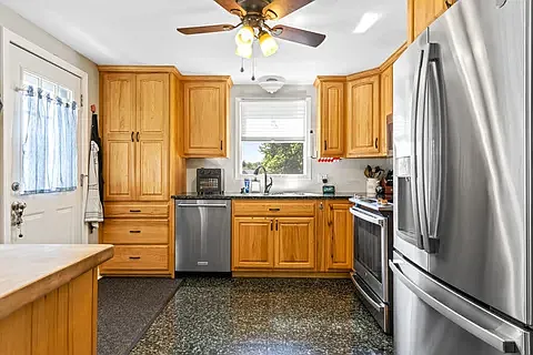 210 Summit St — Photo 10