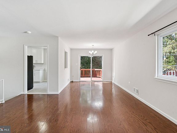 4th image of 12526 Oakwood Dr