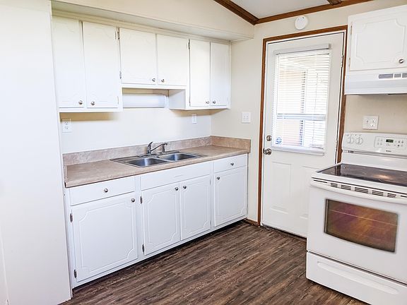 2nd image of 1570 Coombs Dr #1