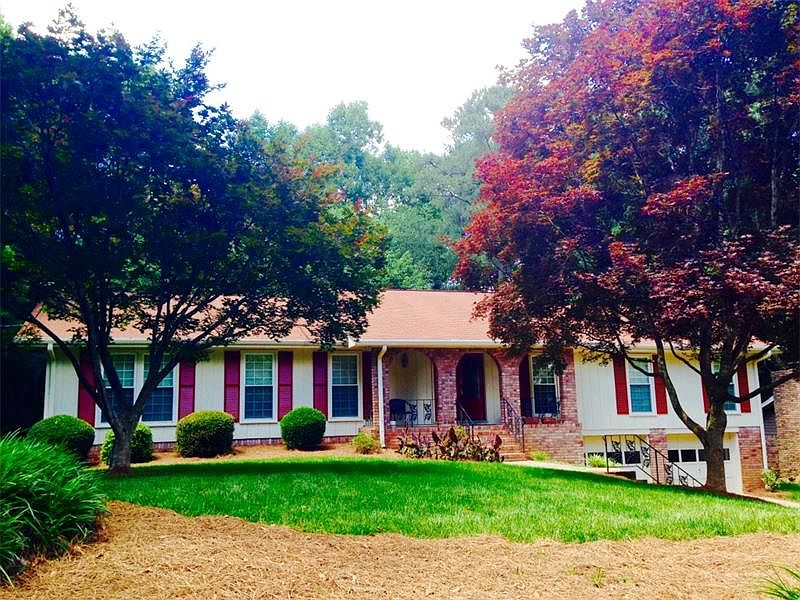 1st image of 3381 Camelot Dr