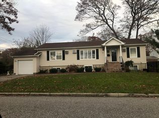 3 Amherst Rd, Ronkonkoma, NY 11779