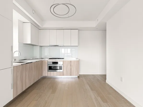 555 West 43rd Street image 13 of 16