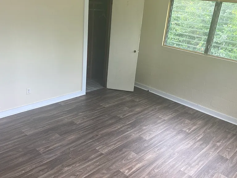 1030 Chickasaw St — Photo 3