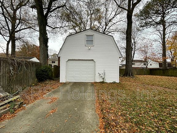 5th image of 826 Olive Dr