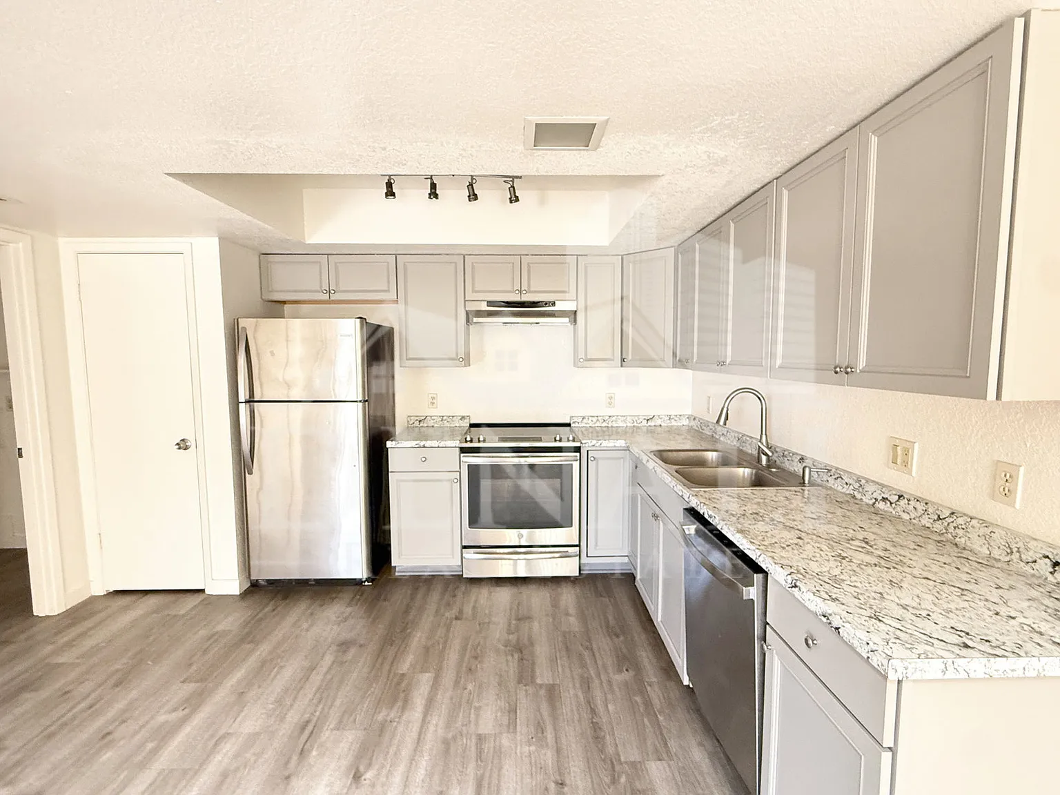 2 bed, 2.0 bath, 1100 sqft, $1,395 — Photo 4