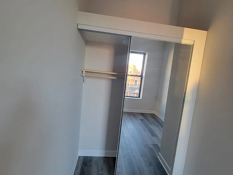 2140 S Fairfield Ave #3F — Photo 11