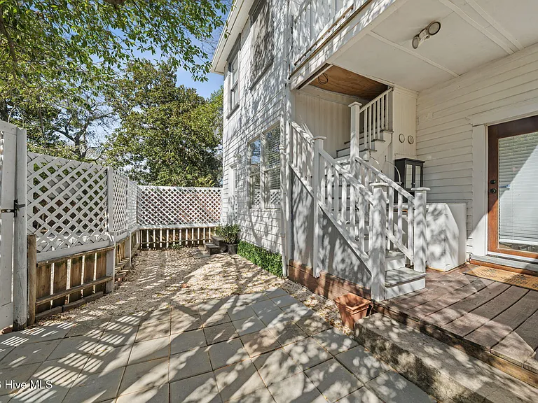 308 Dock St #LOWER — Photo 43