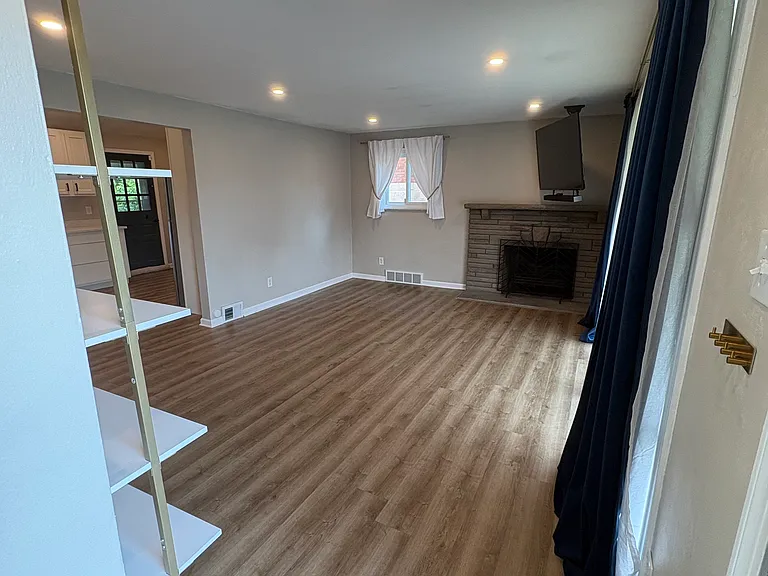1624 Sillview Dr — Photo 17