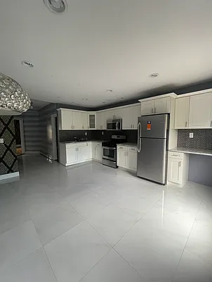 Rented by Ariel Property Advisors | media 7