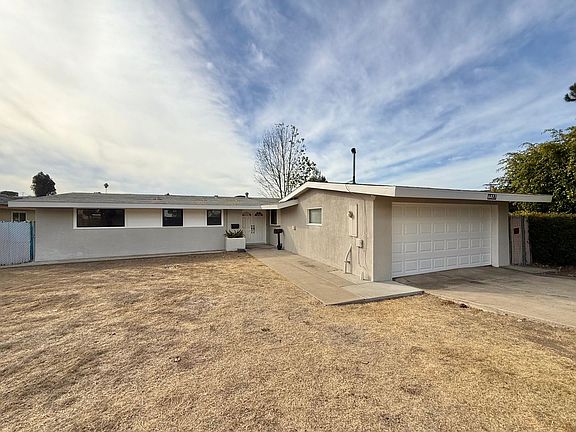 2nd image of 6827 Airoso Ave