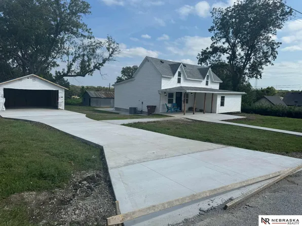 221 Maple St, Pleasant Dale, NE 68423