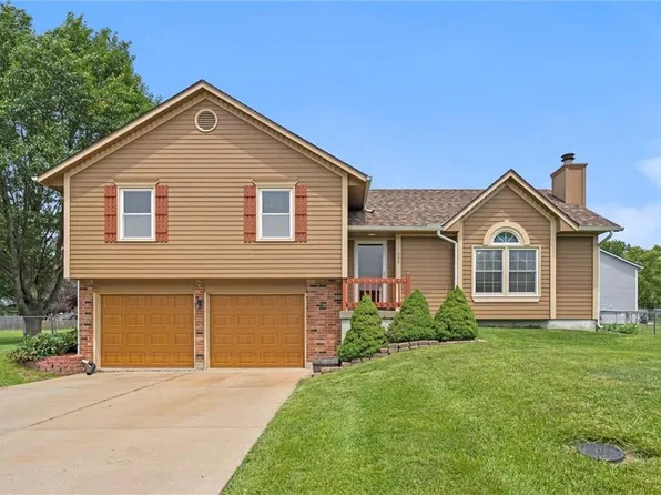 604 Meadow Ct, Raymore, MO 64083