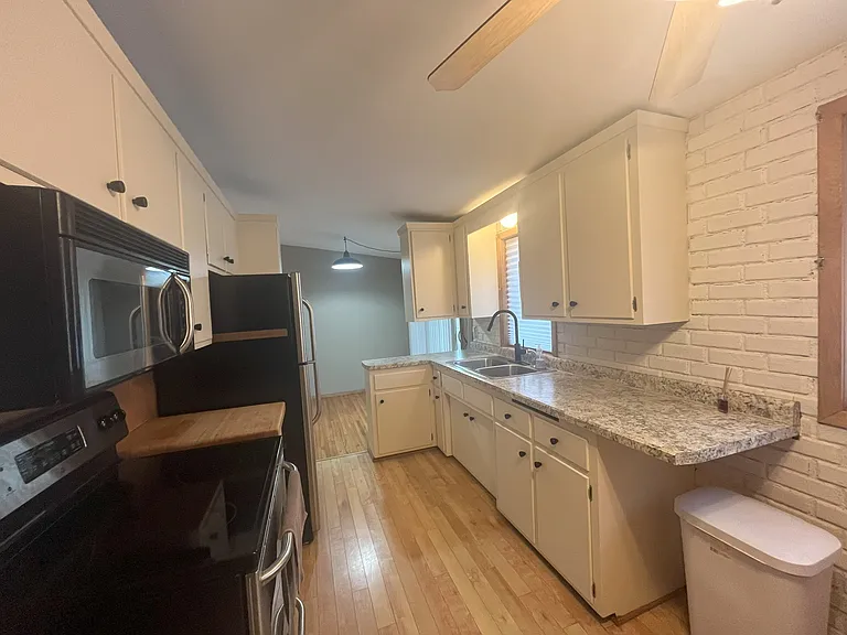 2451 Sherwood Rd — Photo 2