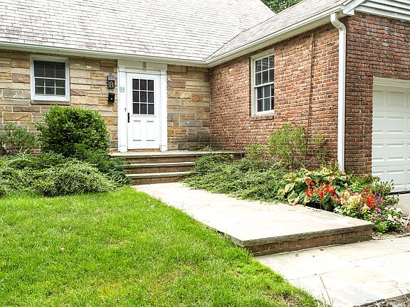 2nd image of 55 Somerset Dr S