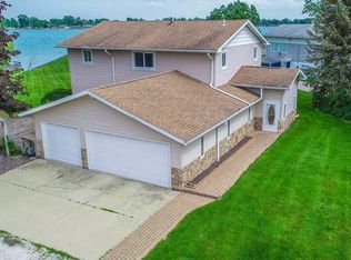 8493 River Rd, Marine City, MI 48039