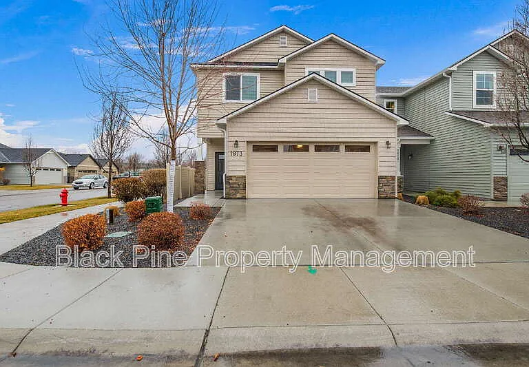 1873 N Justin Ave — Photo 1
