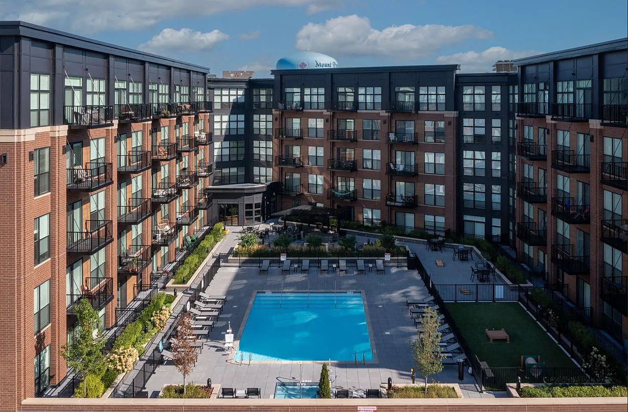 Top of The Mount Apartments — Photo 1