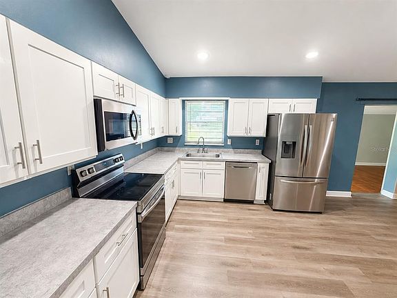 2nd image of 910 W 8TH STREET