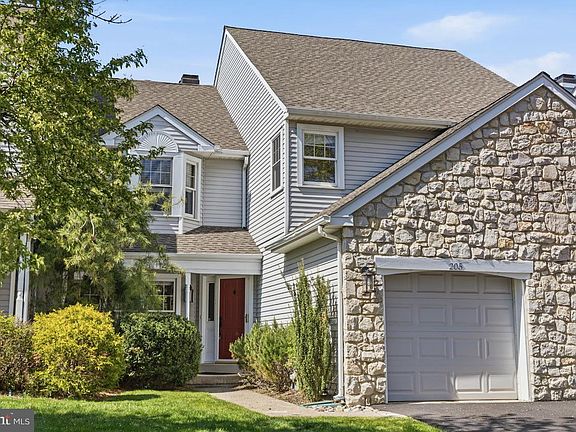 3rd image of 205 Polo Dr
