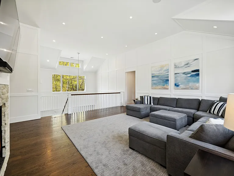 4 Albert Ave — Photo 10