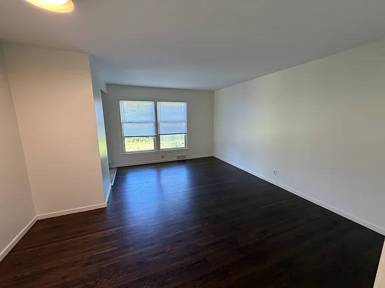 1734 Ford Pkwy — Photo 3