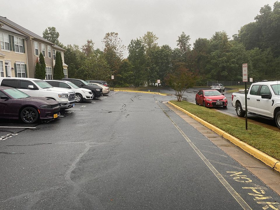 2nd image of 205 Hillside Ct