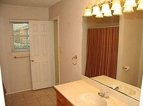 3rd image of 105 San Medina Ln