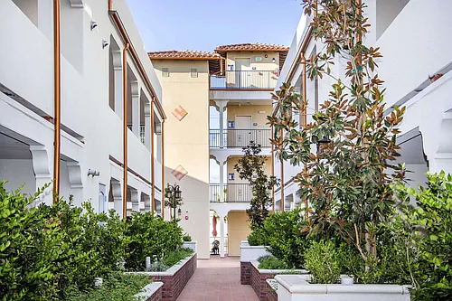 Le Blanc Apartments Photo 1
