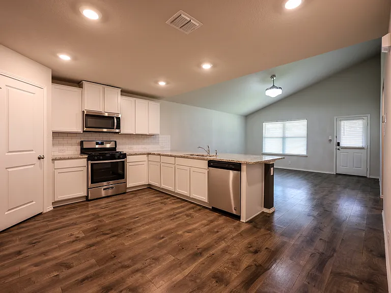 6407 Kendall Cv — Photo 7