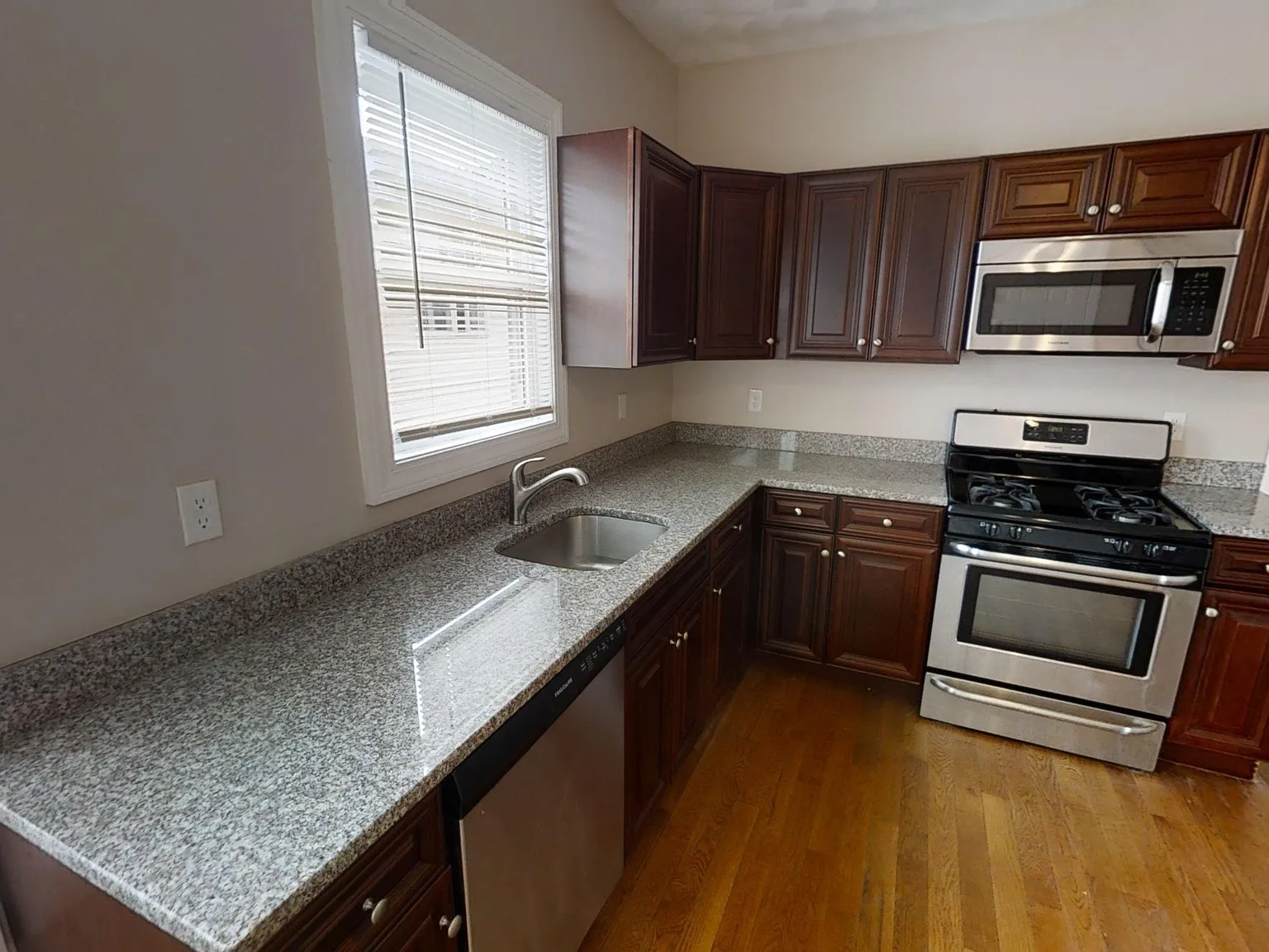 83 Pembroke Avenue — Photo 2