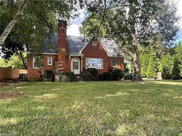 266 W Swannanoa Ave, Liberty, NC 27298