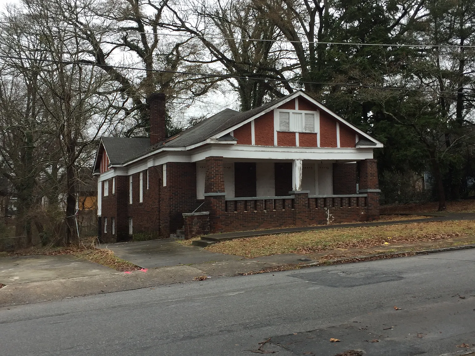 1047 White Oak Ave SW photo 1