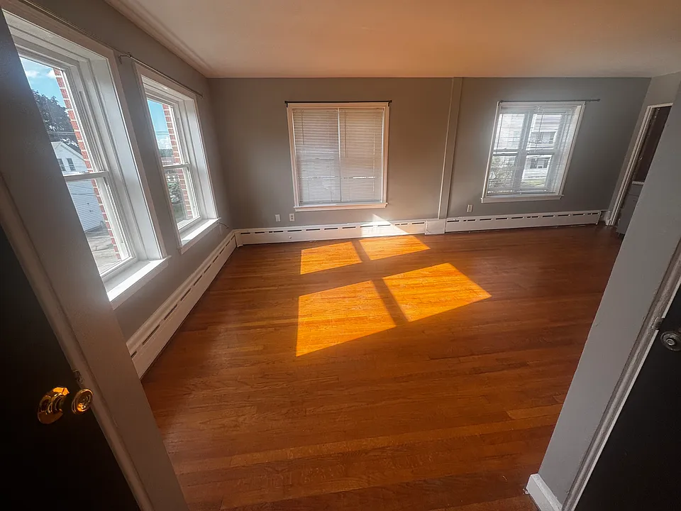 8 Lake St #1