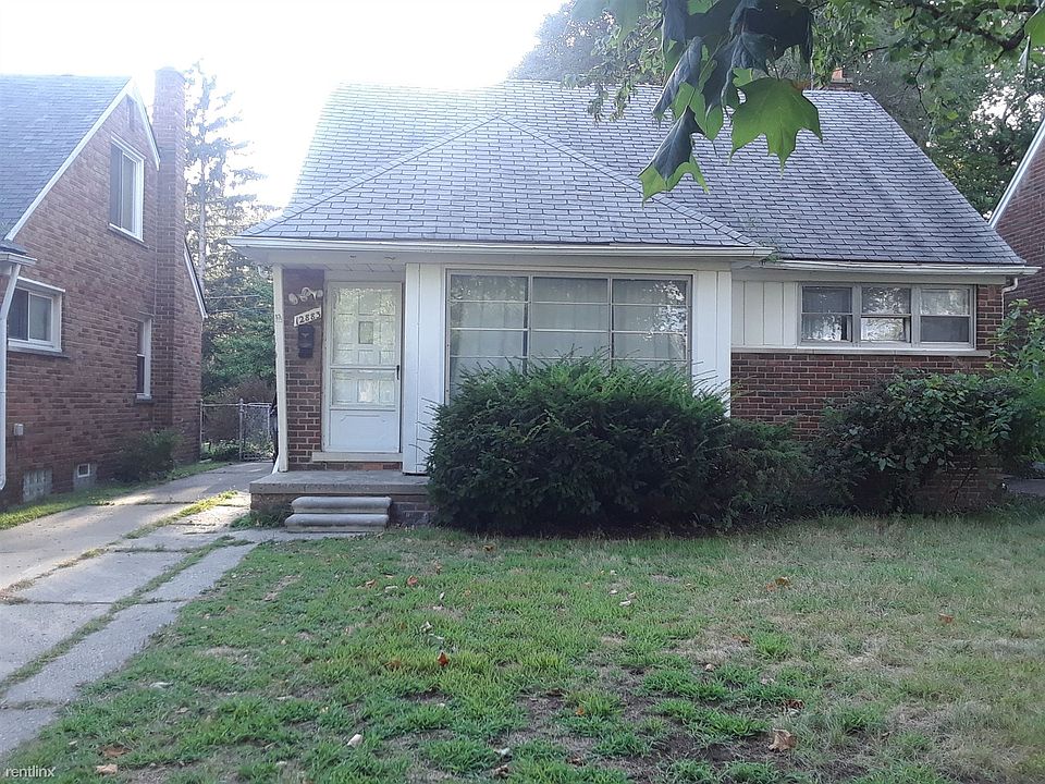 12883 Woodbine