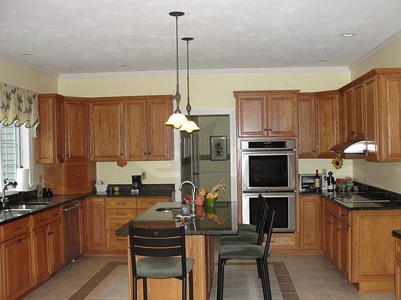4th image of 215 Cranbrook Dr