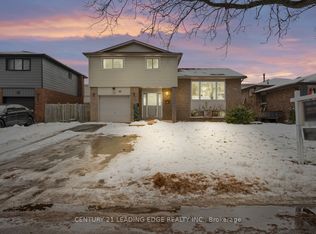 69 Calais St, Whitby, ON L1N5M3