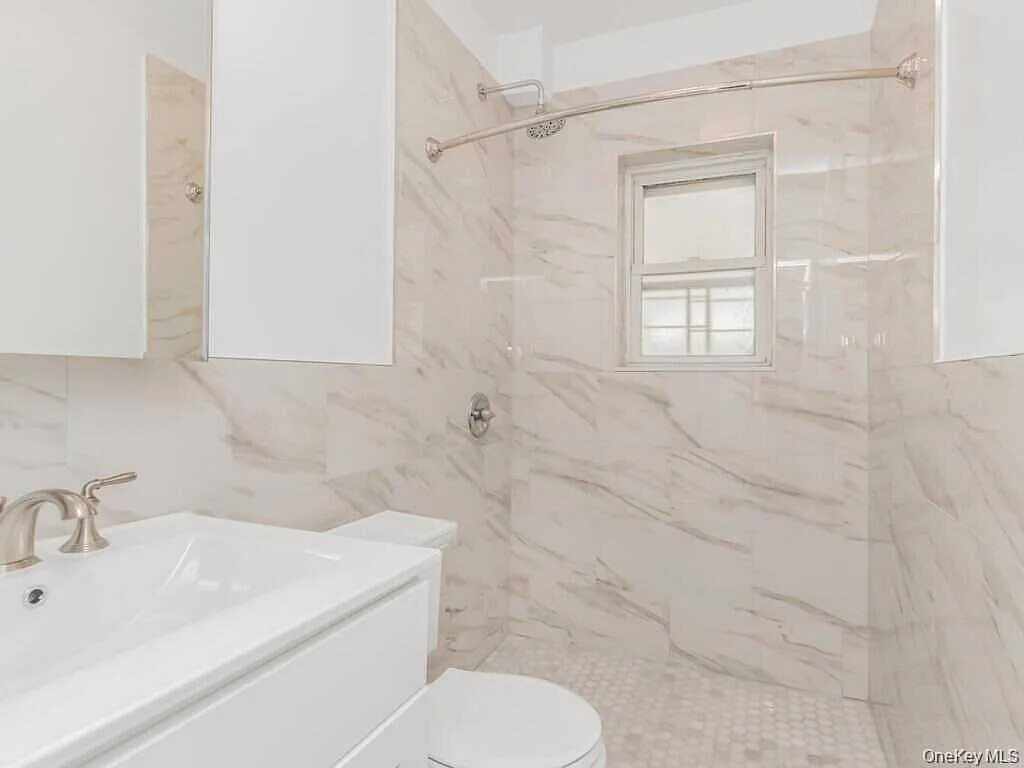 3302 Bronxwood Ave — Photo 4