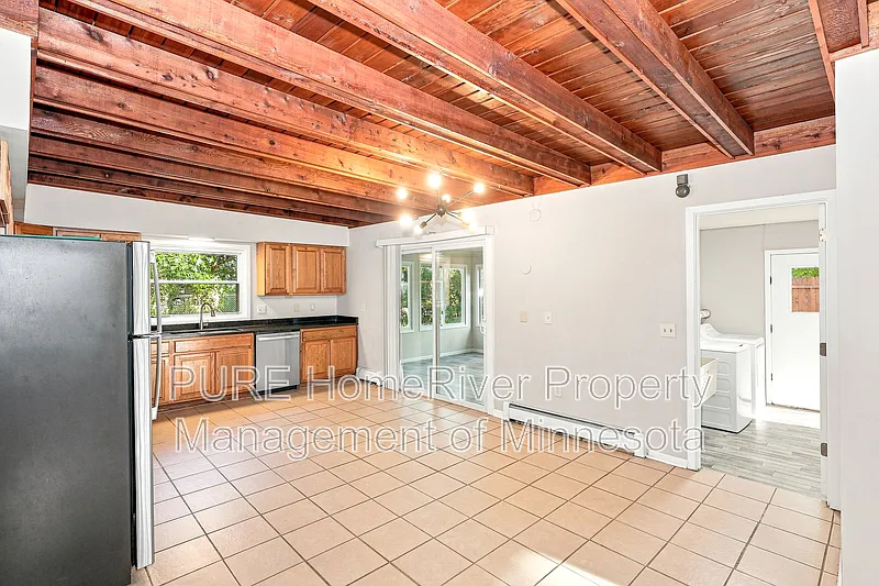 3 bed, 1.0 bath, 1414 sqft, $2,200 — Photo 4
