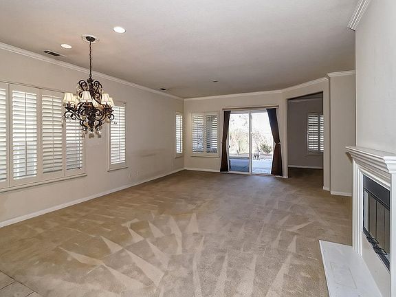 5th image of 10427 Glen Oaks Ln