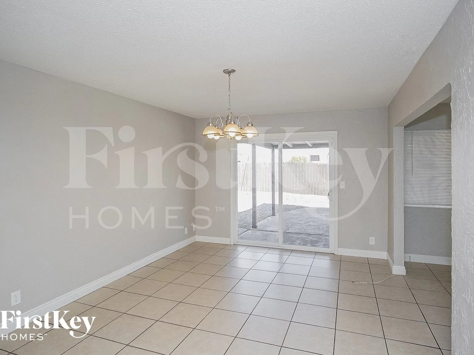 3 bed, 2.0 bath, 1718 sqft, $2,180 — Photo 4
